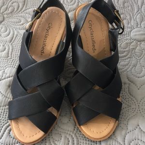 Black wedges
